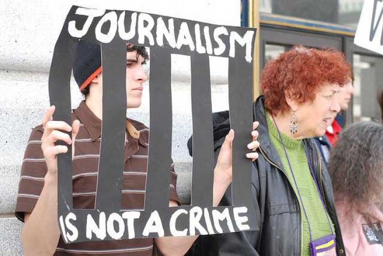 Journalism is not a crime. Photo. Copyright:Steve Rhodes/Attribution-NonCommercial-ShareAlike 2.0 Generic (CC BY-NC-SA 2.0)