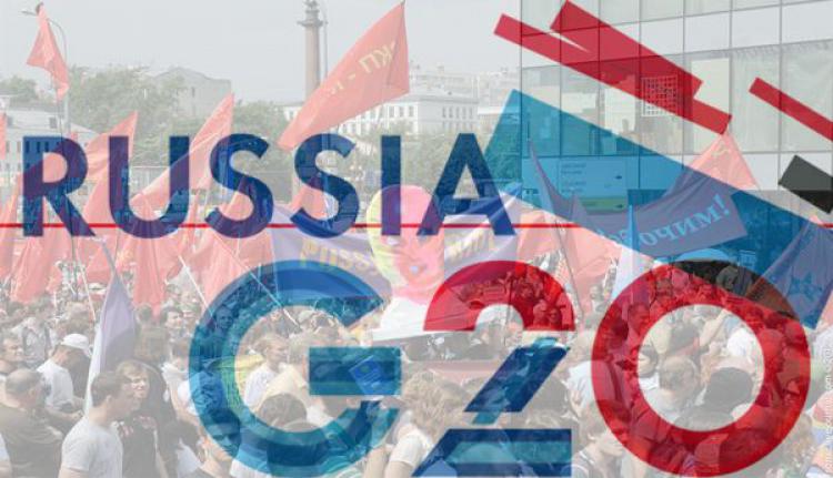 © Photo (beneath G20 logo): Sara Stierch. Source: Wikimedia Commons. 